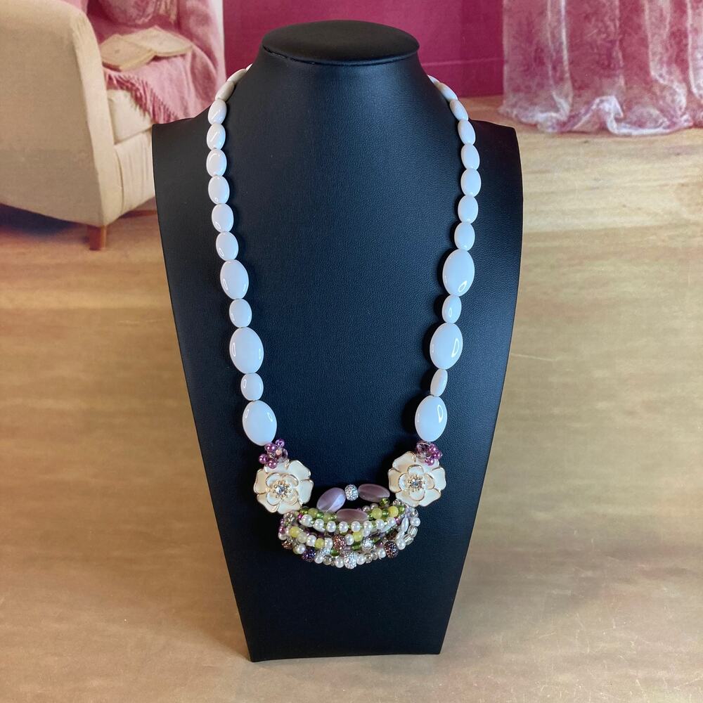 0001 Acrylic & Enamel Floral Bib Statement Necklace in White, Green & Pink EUC